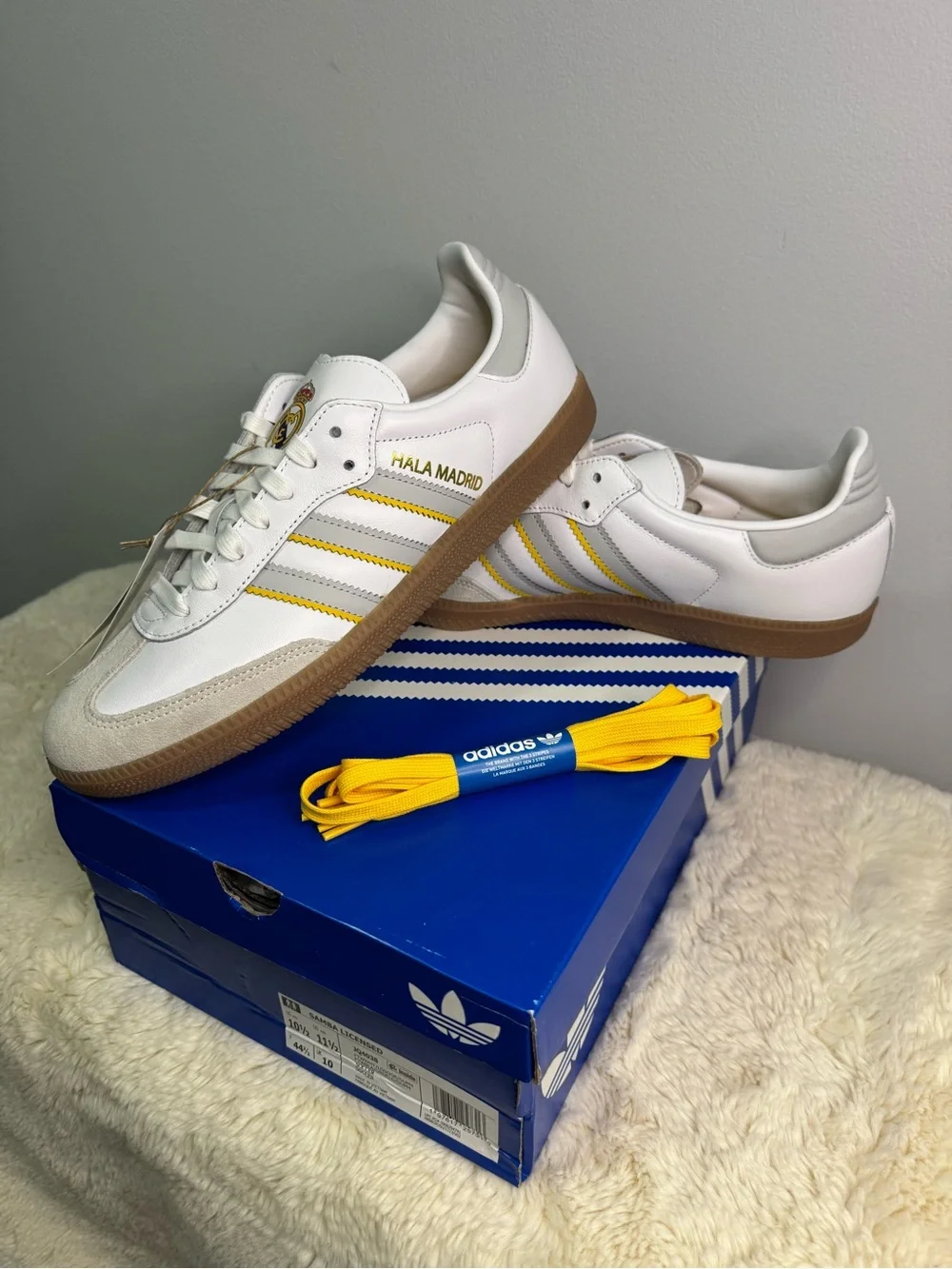 adidas White and Yellow Samba - Size 10.5 Men’s